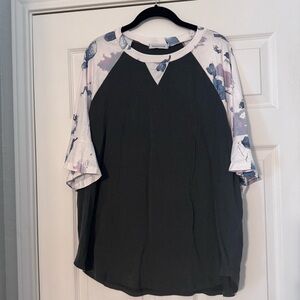 MISSLOOK Black and Floral 3/4 Sleeve Top